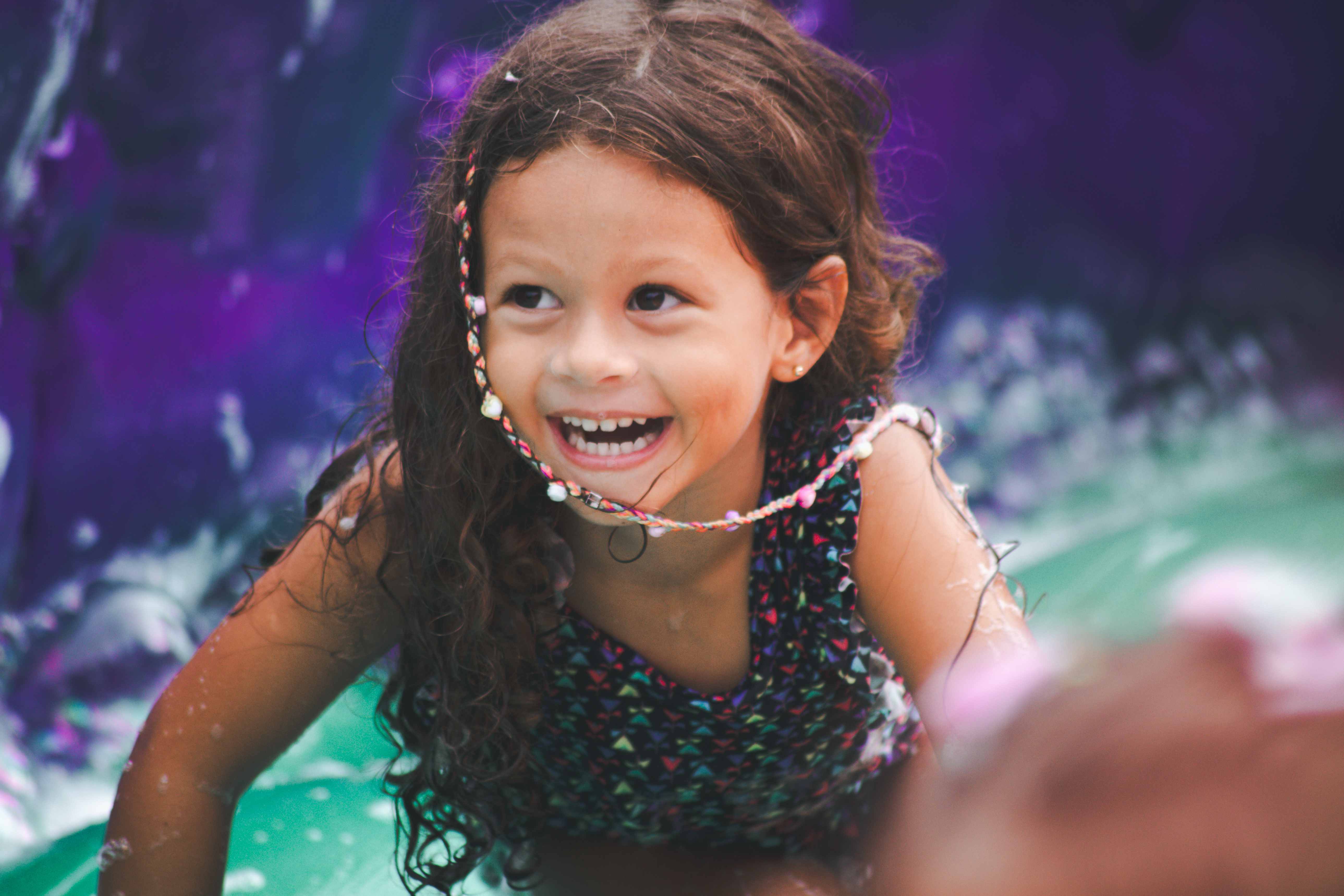 Criança sorrindo - fotografia infantil